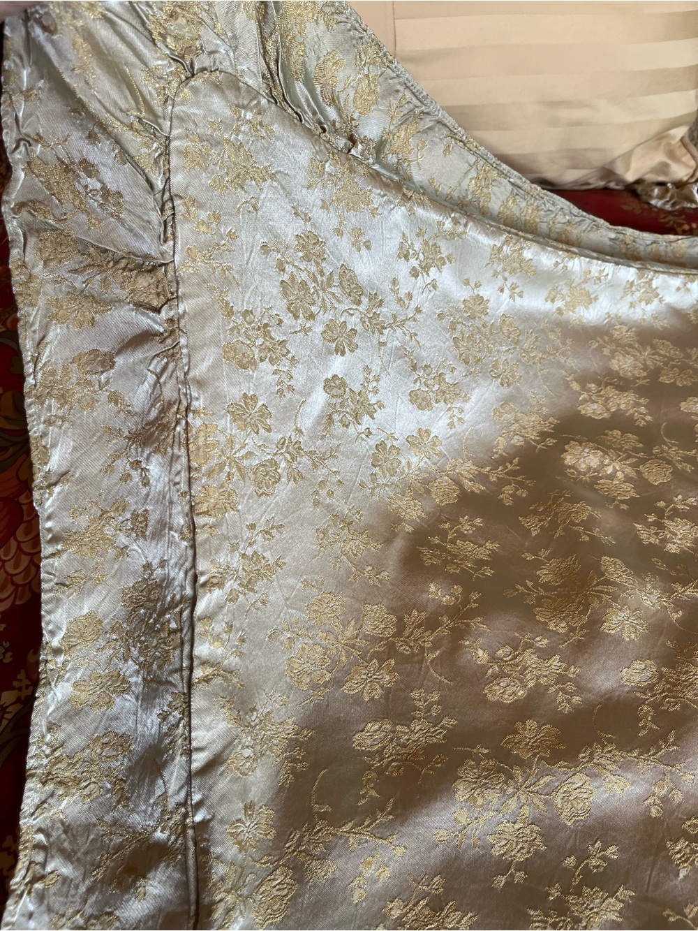 Bella Notte Euro Shams (2) Silver/Gold Floral Colette Satin Jacquard NWOT Luxe - Picture 8 of 10